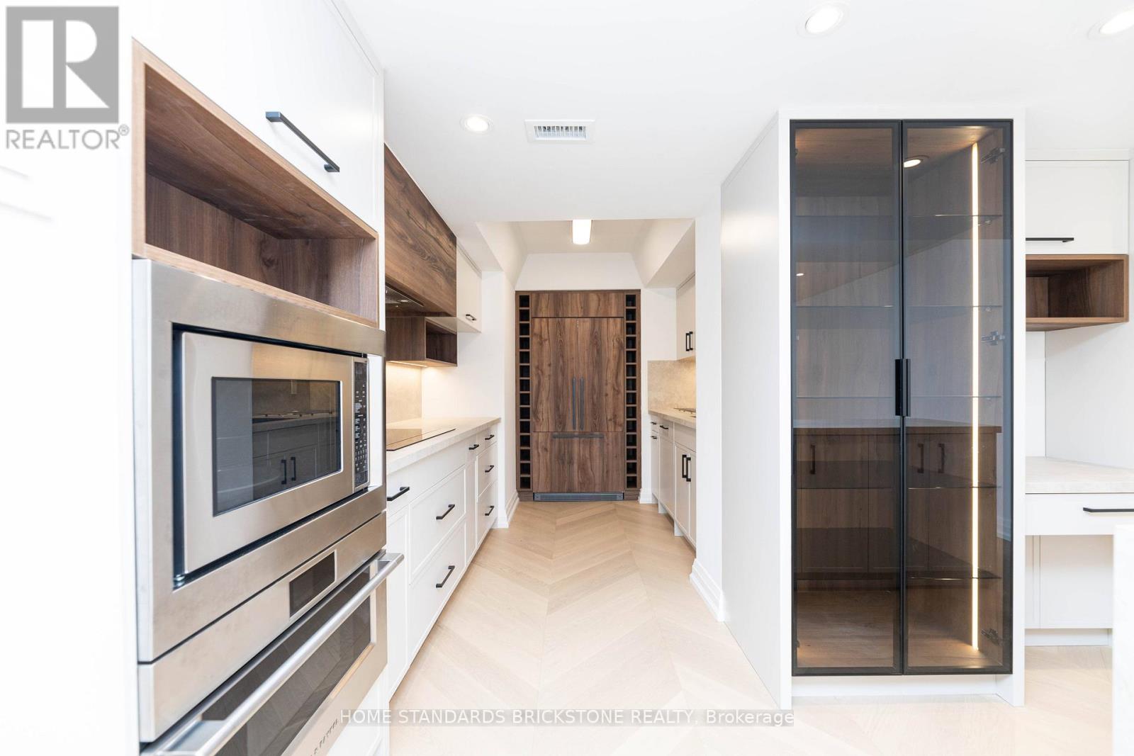 805 - 61 St Clair Avenue W, Toronto, Ontario  M4V 2Y8 - Photo 21 - C12301157