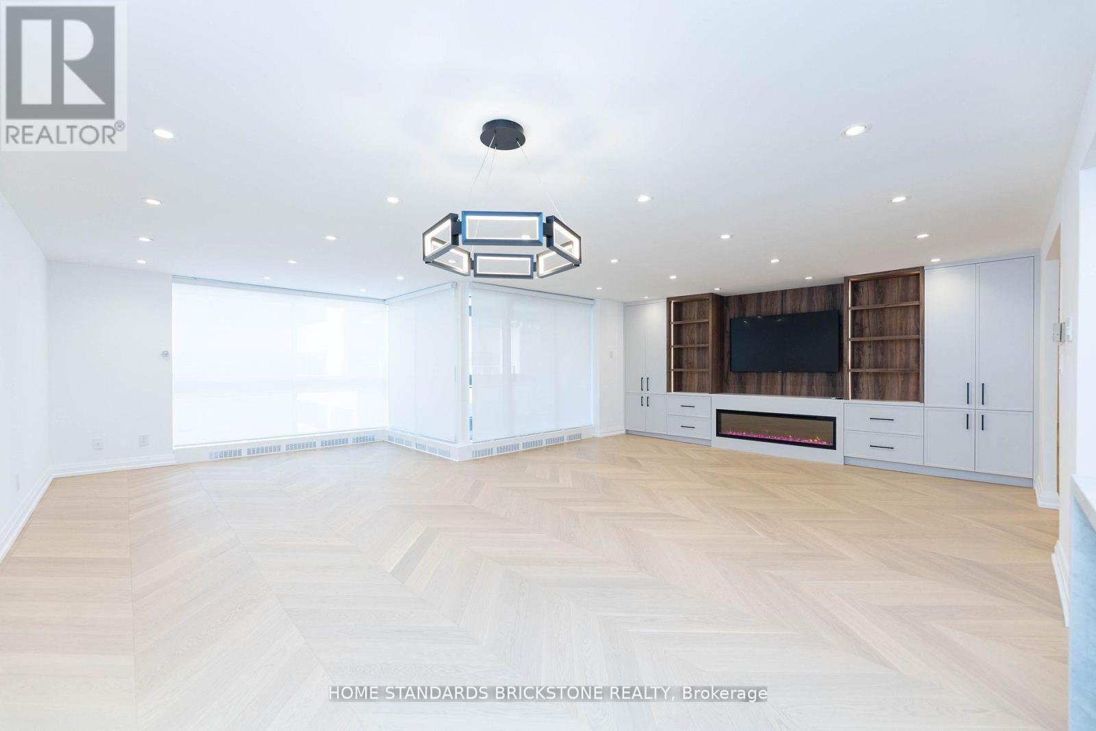 805 - 61 St Clair Avenue W, Toronto, Ontario  M4V 2Y8 - Photo 3 - C12301157