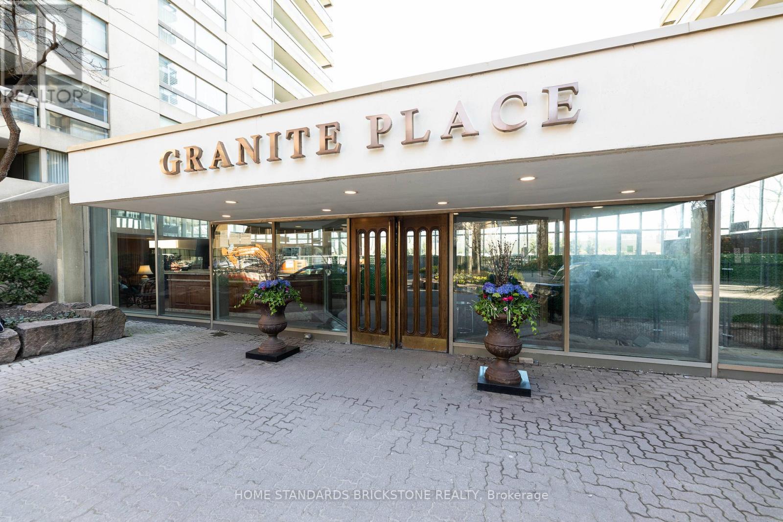 805 - 61 St Clair Avenue W, Toronto, Ontario  M4V 2Y8 - Photo 42 - C12301157