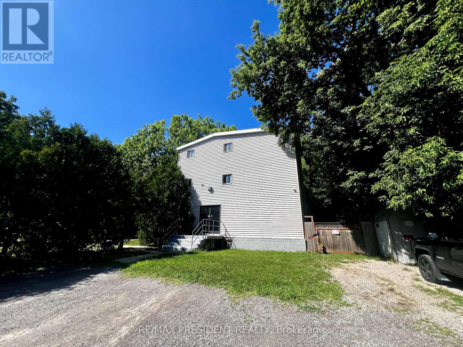 37 Bond Street S, Hamilton, Ontario  L9H 3H2 - Photo 5 - X12299129