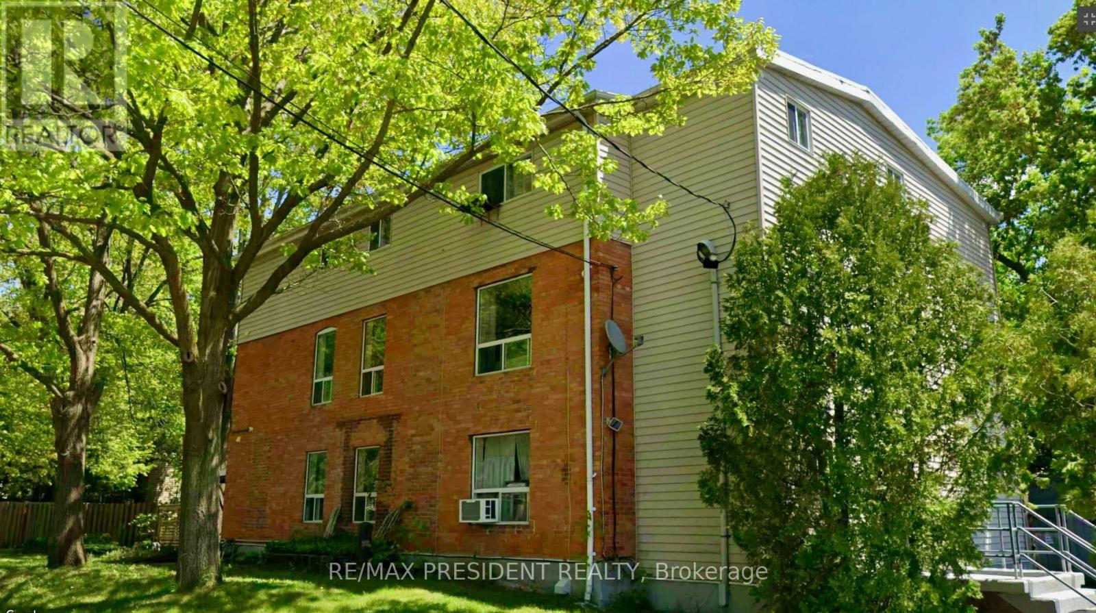37 Bond Street S, Hamilton, Ontario  L9H 3H2 - Photo 2 - X12299129