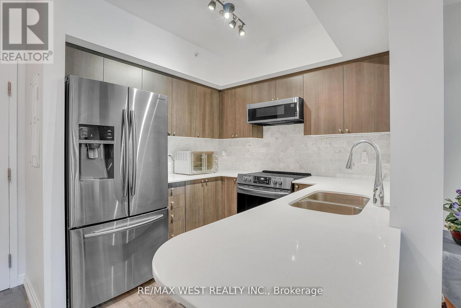 Property at 309 - 302 ESSA ROAD image 3