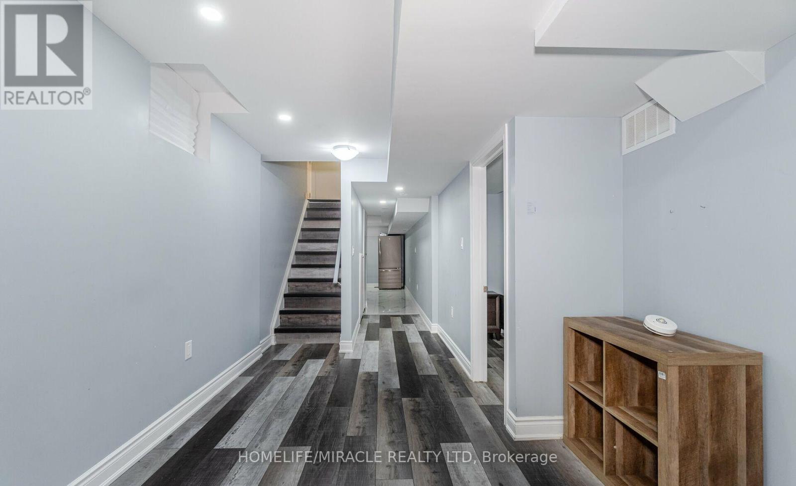 46 Swanton Road, Brampton, Ontario  L6X 5H5 - Photo 4 - W12301108