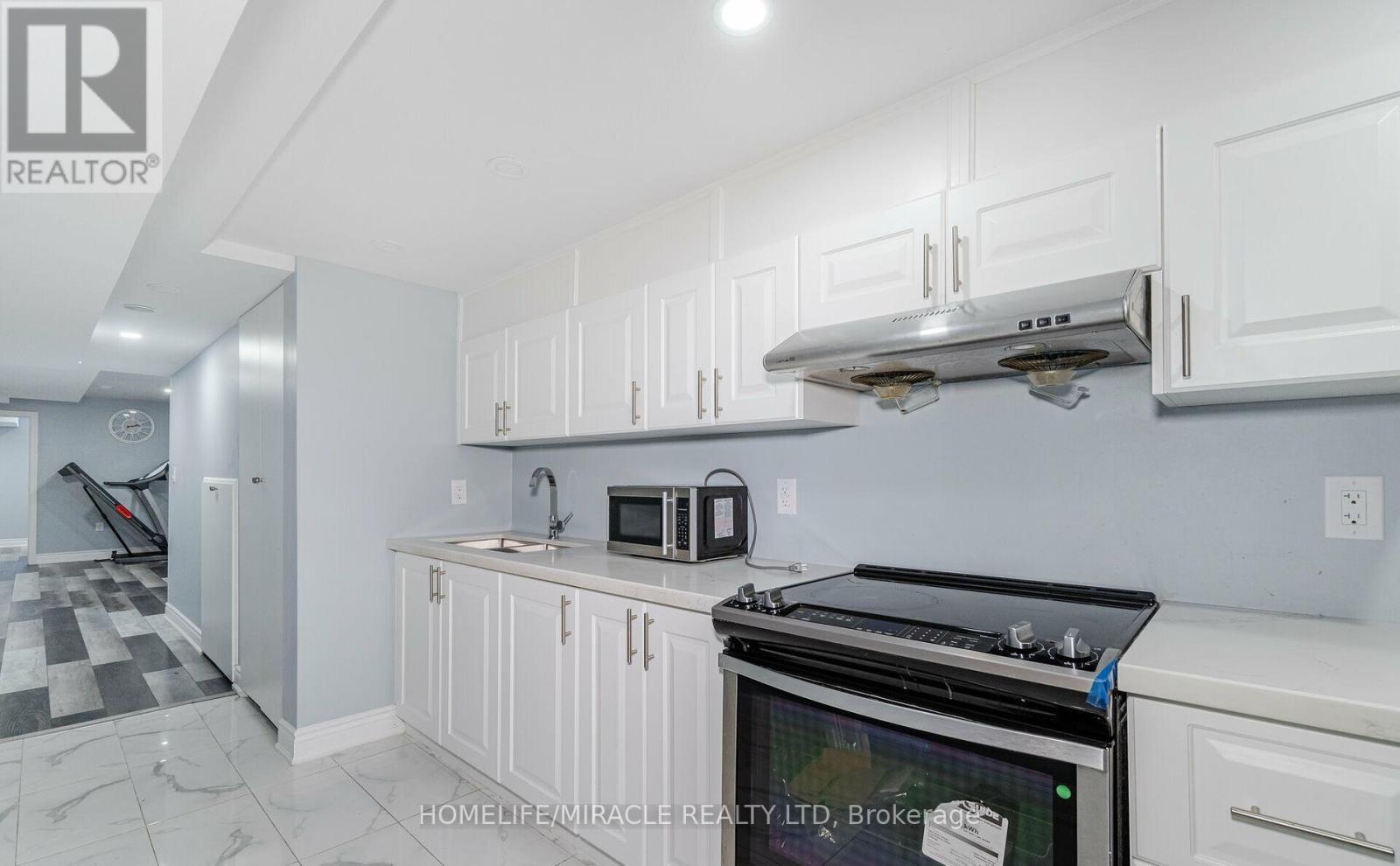 46 Swanton Road, Brampton, Ontario  L6X 5H5 - Photo 6 - W12301108