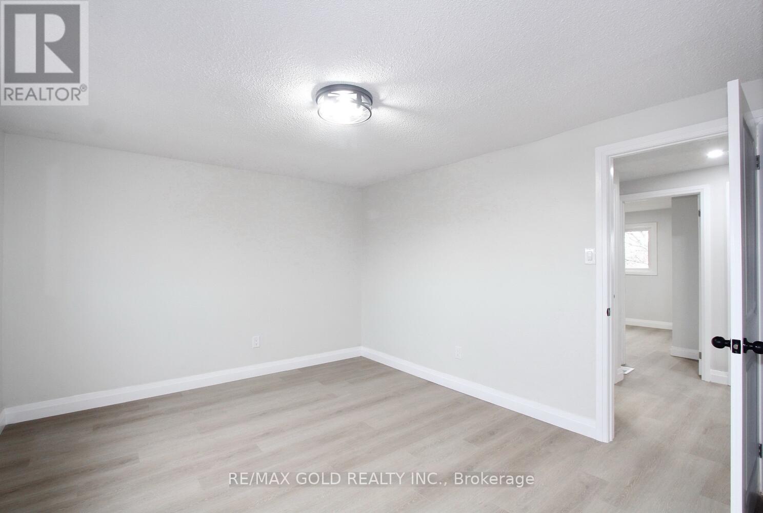 62 - 62 Ashton Crescent, Brampton, Ontario  L6S 3J9 - Photo 11 - W12301113