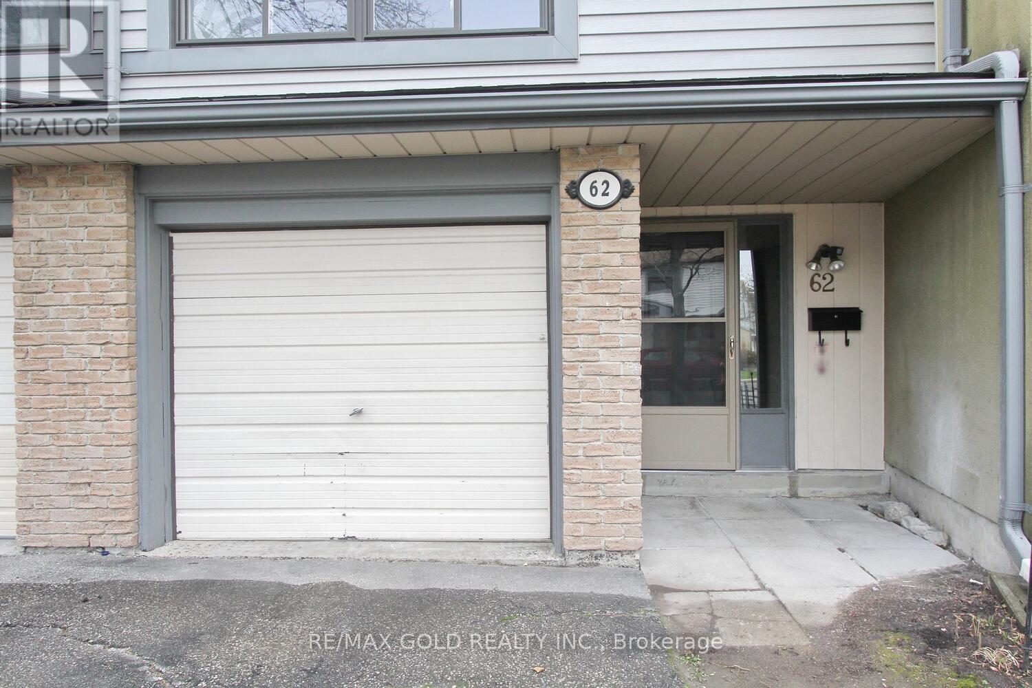 62 - 62 Ashton Crescent, Brampton, Ontario  L6S 3J9 - Photo 2 - W12301113