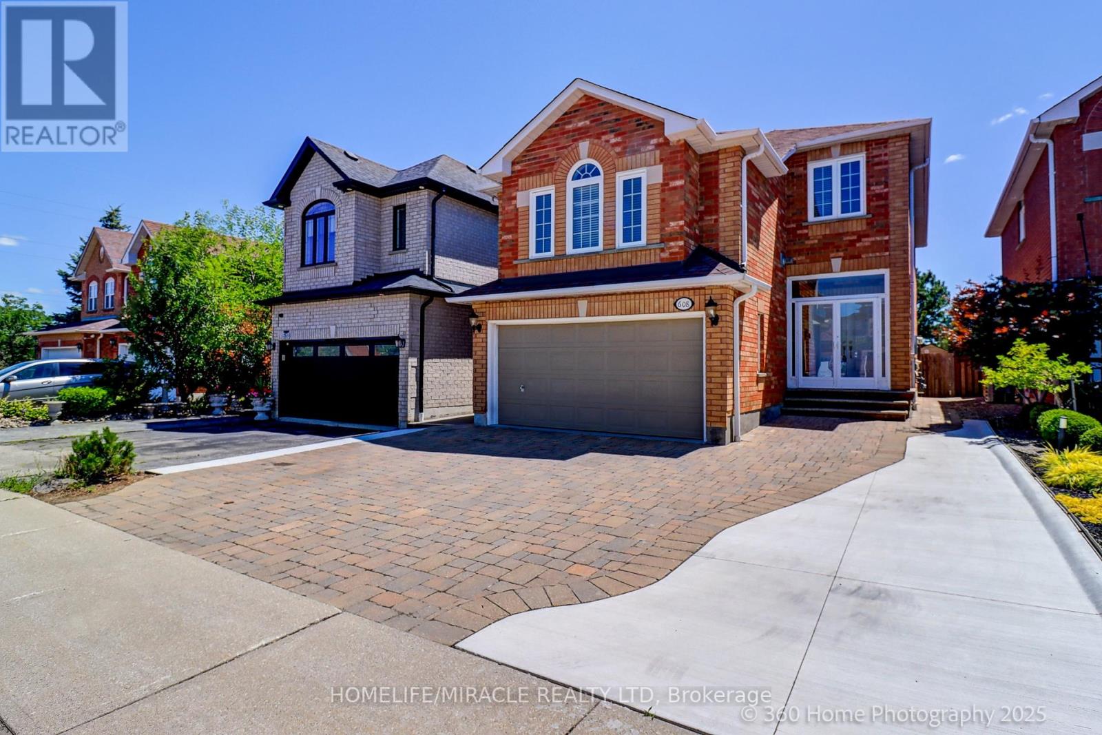 608 Driftcurrent Drive, Mississauga, Ontario  L4Z 4A4 - Photo 3 - W12301125