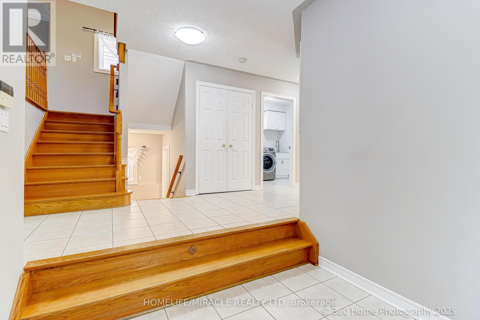 608 Driftcurrent Drive, Mississauga, Ontario  L4Z 4A4 - Photo 5 - W12301125
