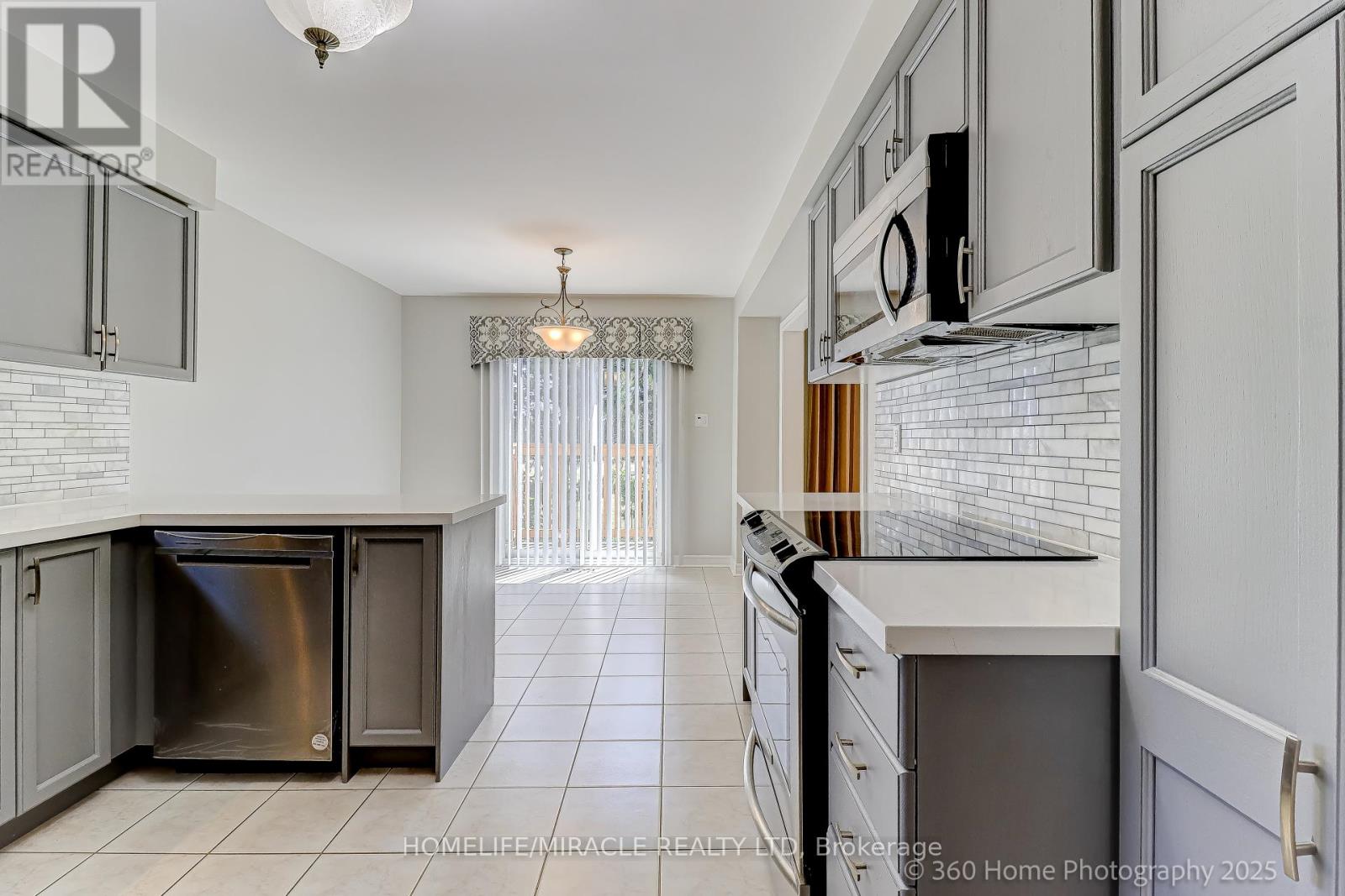 608 Driftcurrent Drive, Mississauga, Ontario  L4Z 4A4 - Photo 8 - W12301125