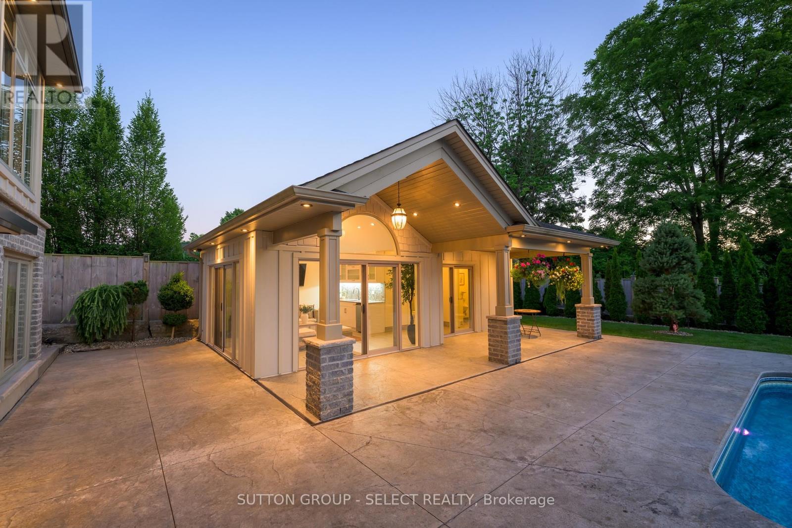 Property at 2142 VALLEYRUN BOULEVARD image 3