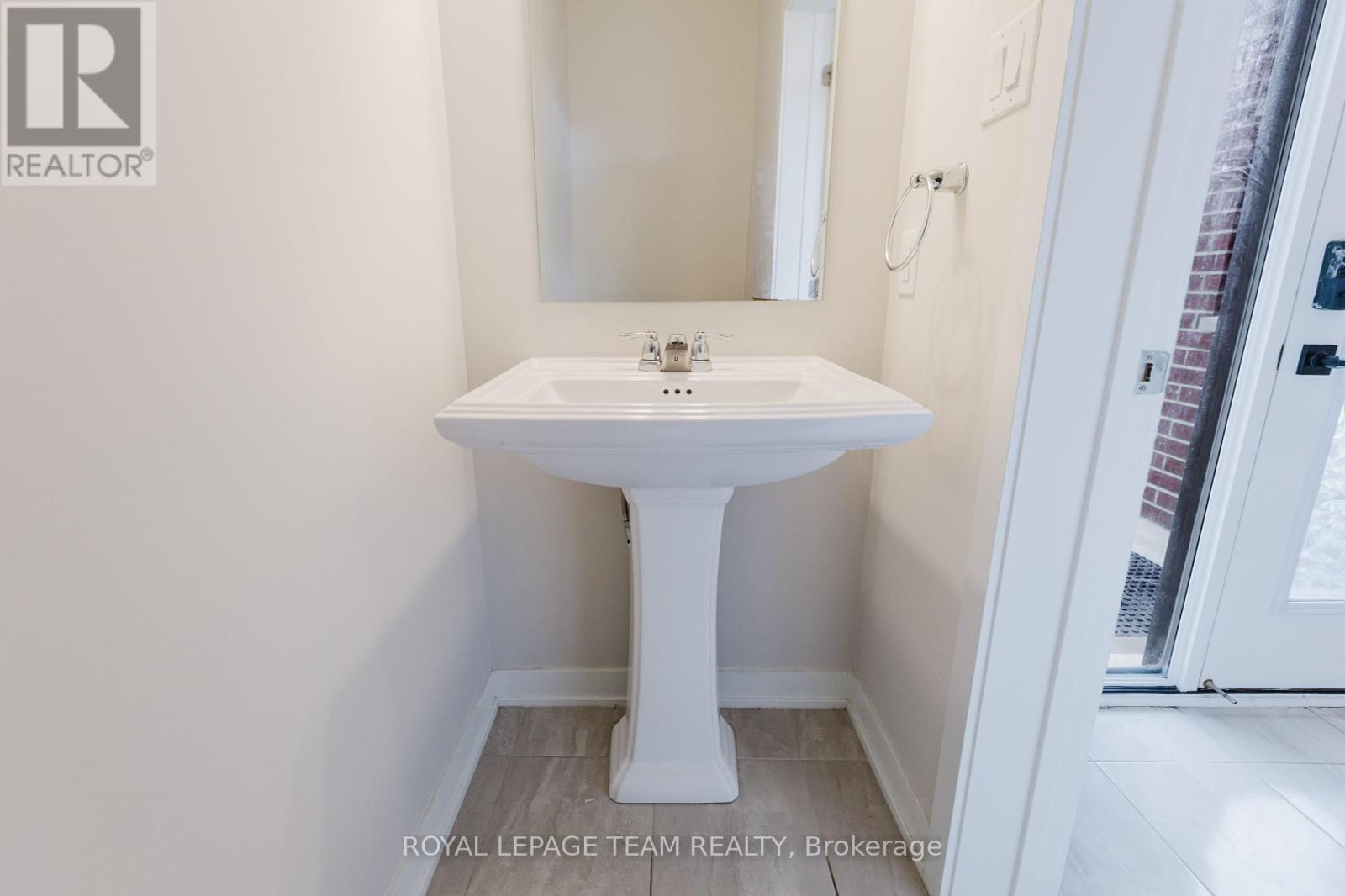 Property at 611 FENWICK WAY image 5