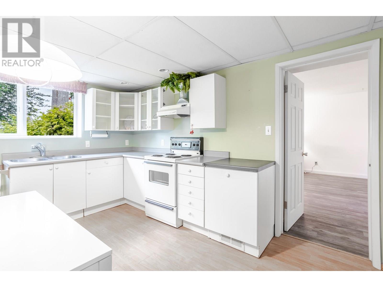 682 Folsom Street, Coquitlam, British Columbia  V3J 5A5 - Photo 8 - R3029106