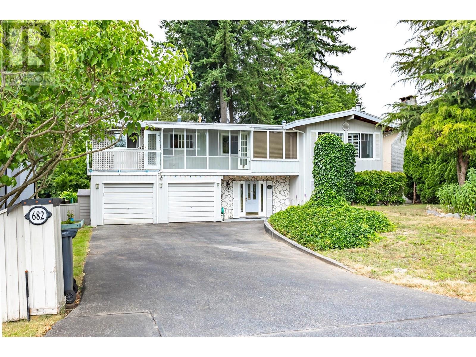 682 Folsom Street, Coquitlam, British Columbia  V3J 5A5 - Photo 2 - R3029106