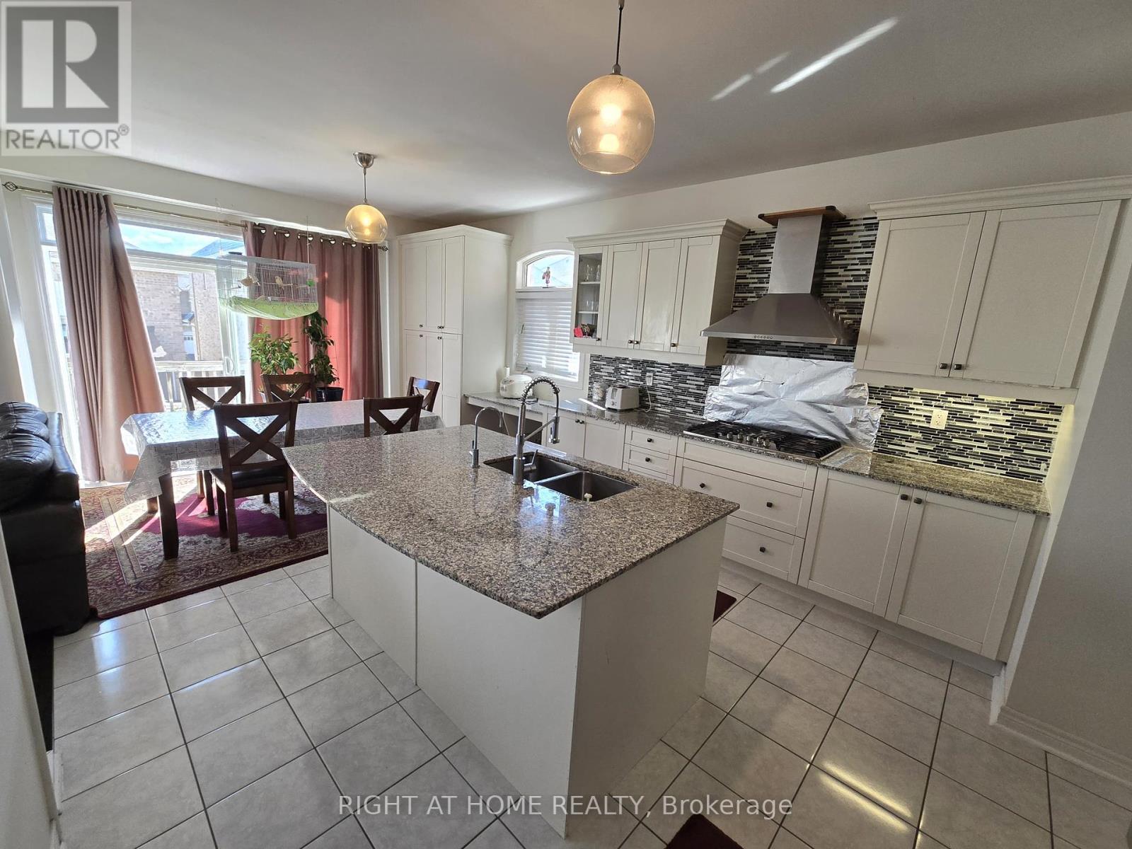 93 Oberfrick Avenue, Vaughan, Ontario  L6A 0N9 - Photo 11 - N12301167