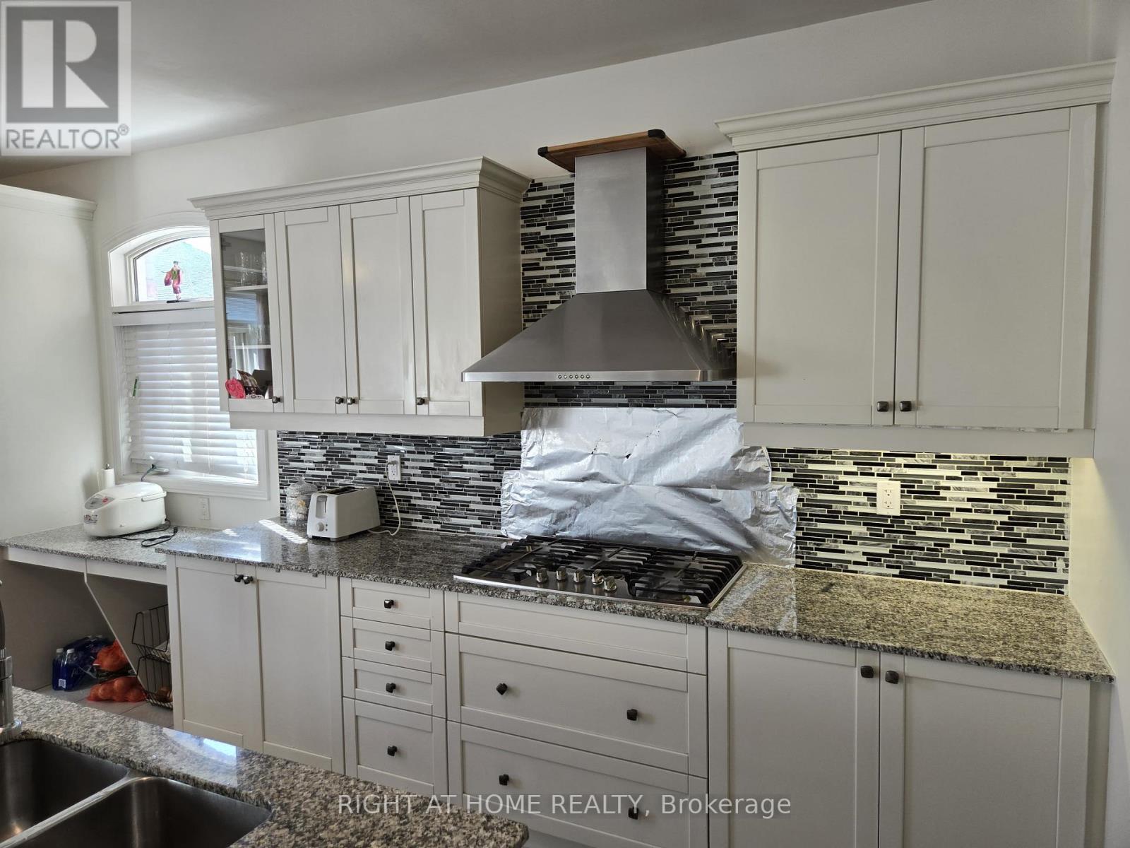 93 Oberfrick Avenue, Vaughan, Ontario  L6A 0N9 - Photo 12 - N12301167