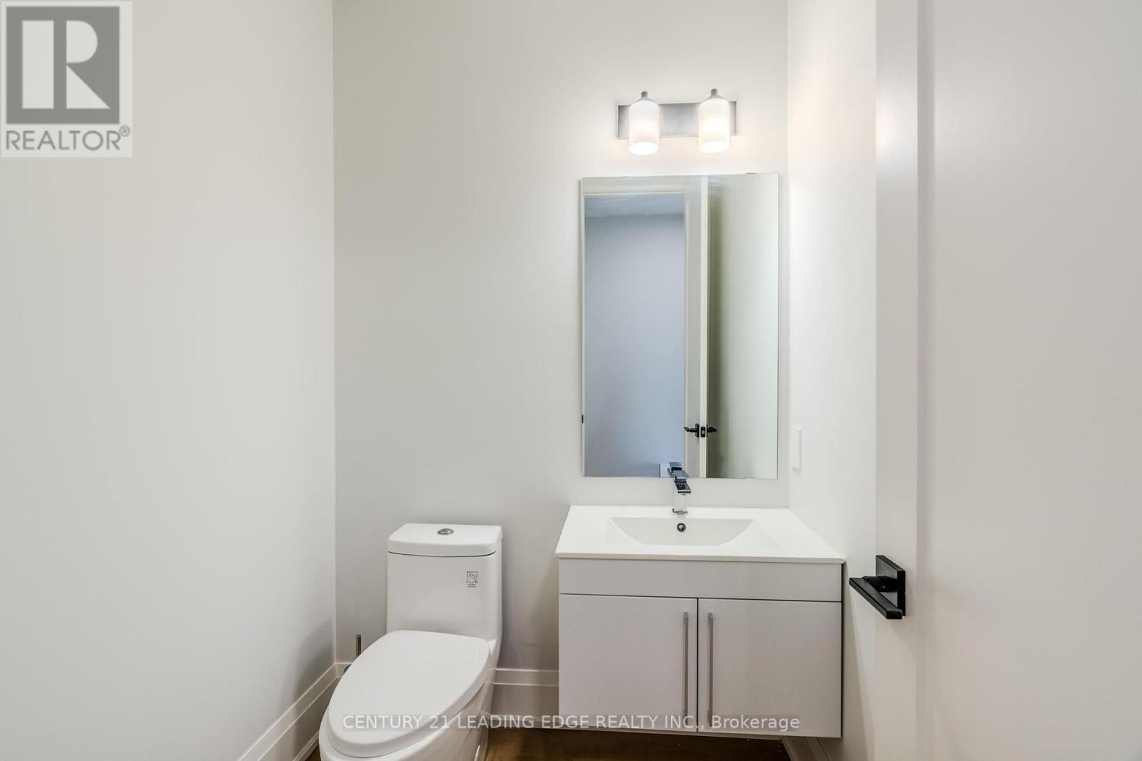 10 - 59 Charles Street, Newmarket, Ontario  L3Y 3V7 - Photo 4 - N12301180