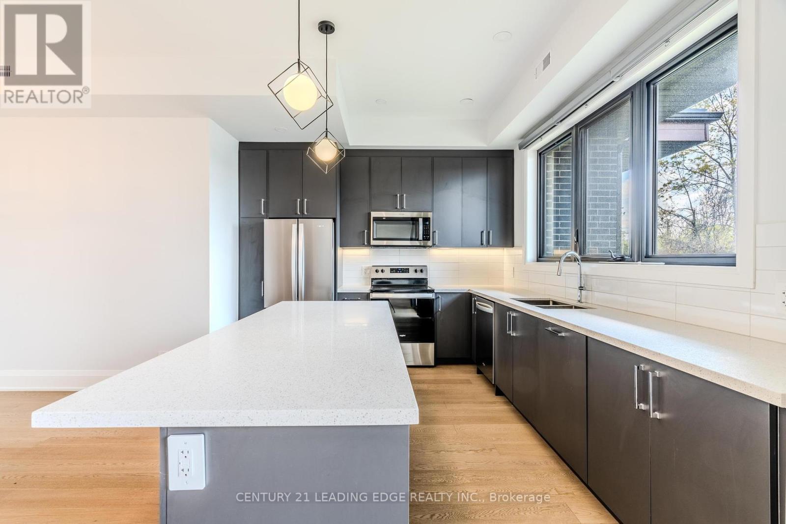 10 - 59 Charles Street, Newmarket, Ontario  L3Y 3V7 - Photo 8 - N12301180