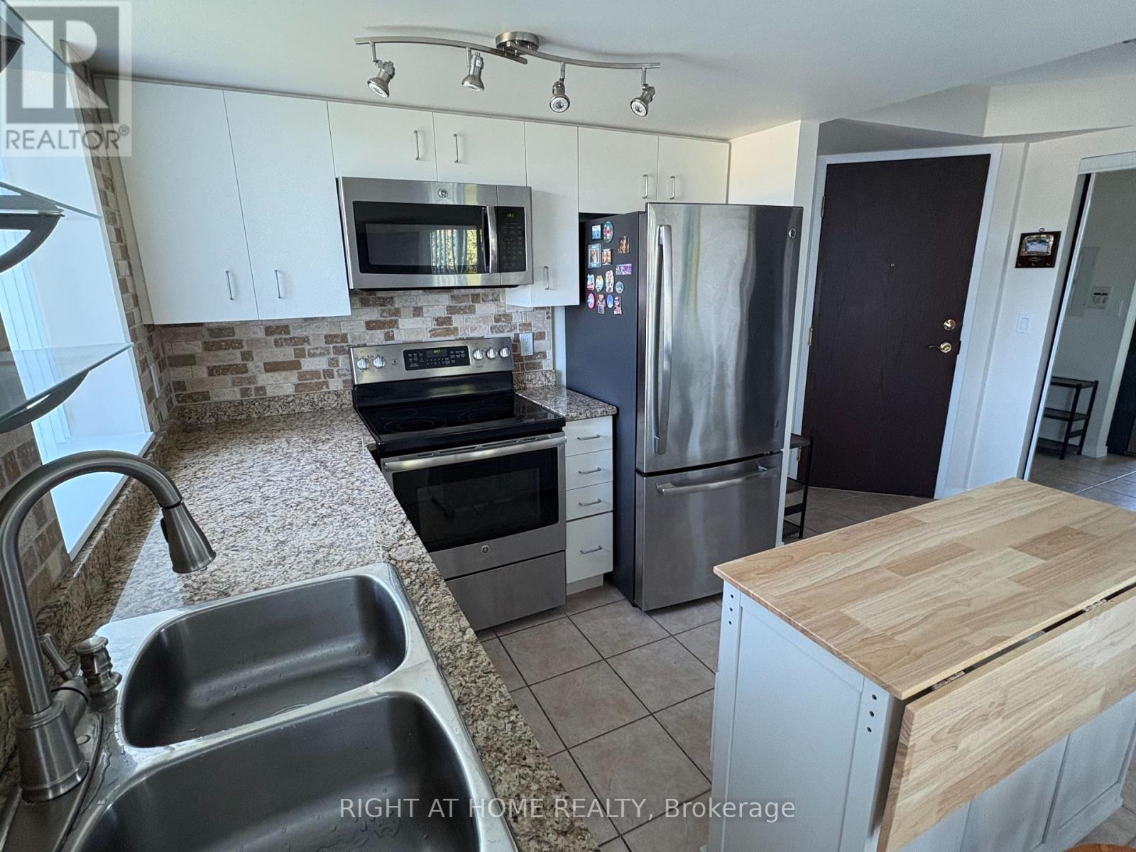 503 - 2565 Erin Centre Boulevard, Mississauga (Central Erin Mills), Ontario  L5M 6Z8 - Photo 3 - W12301174