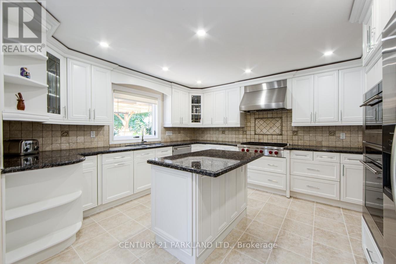 112 Strathearn Avenue, Richmond Hill, Ontario  L4B 2L2 - Photo 11 - N12301227