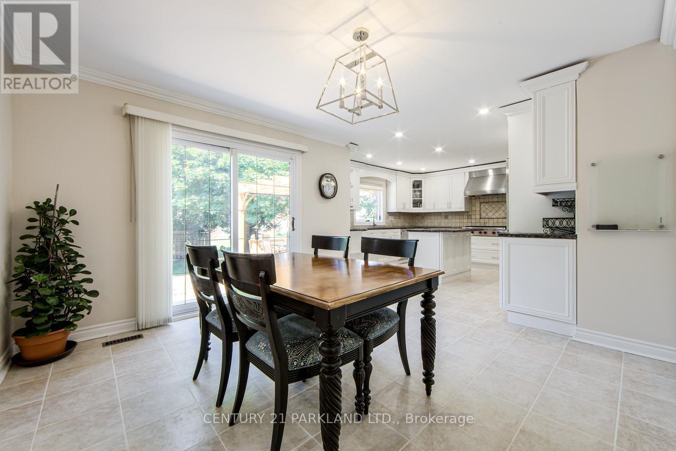 112 Strathearn Avenue, Richmond Hill, Ontario  L4B 2L2 - Photo 13 - N12301227