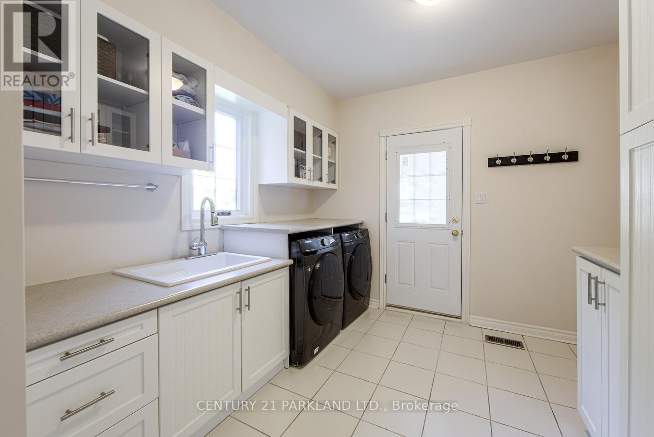 112 Strathearn Avenue, Richmond Hill, Ontario  L4B 2L2 - Photo 19 - N12301227