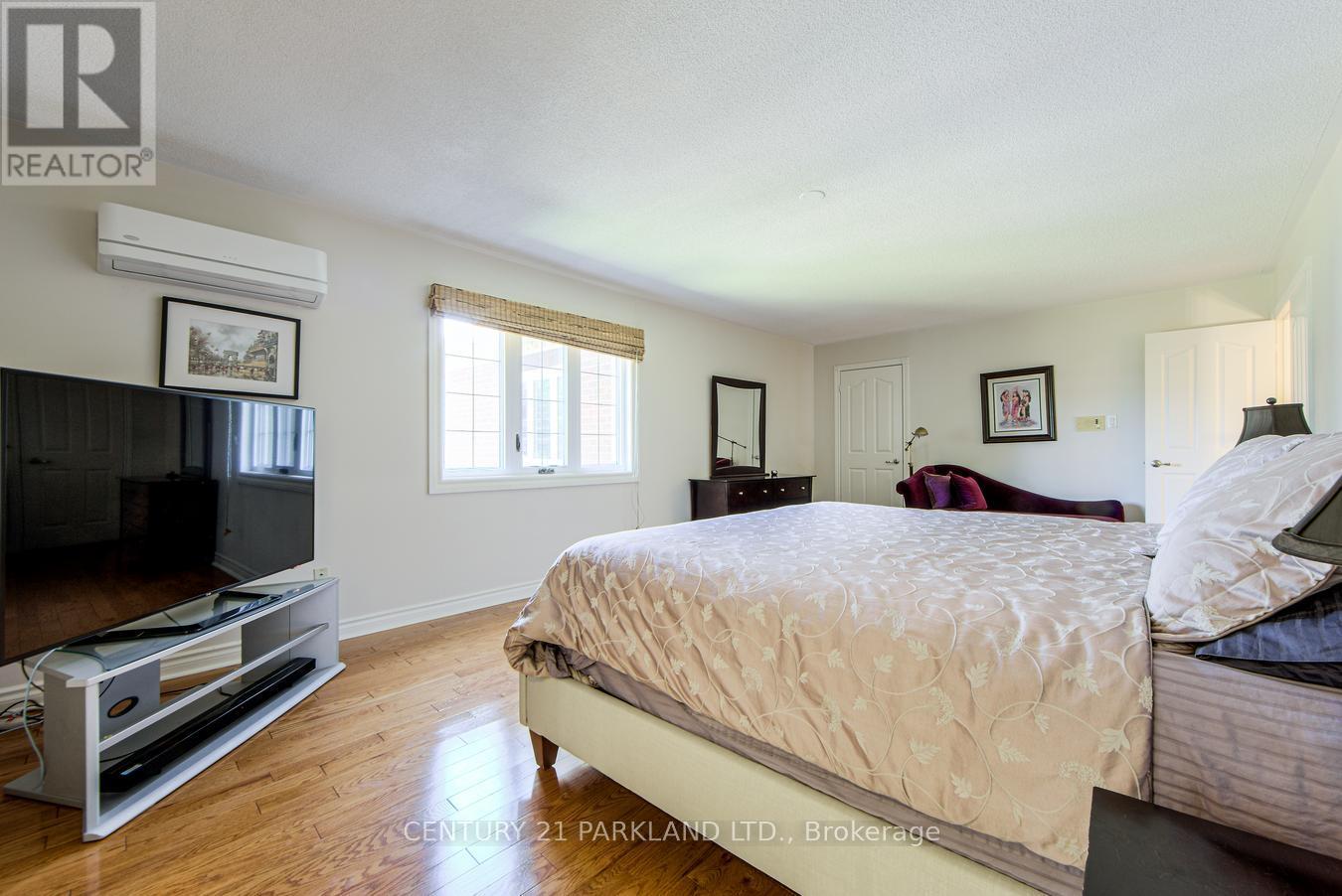 112 Strathearn Avenue, Richmond Hill, Ontario  L4B 2L2 - Photo 24 - N12301227