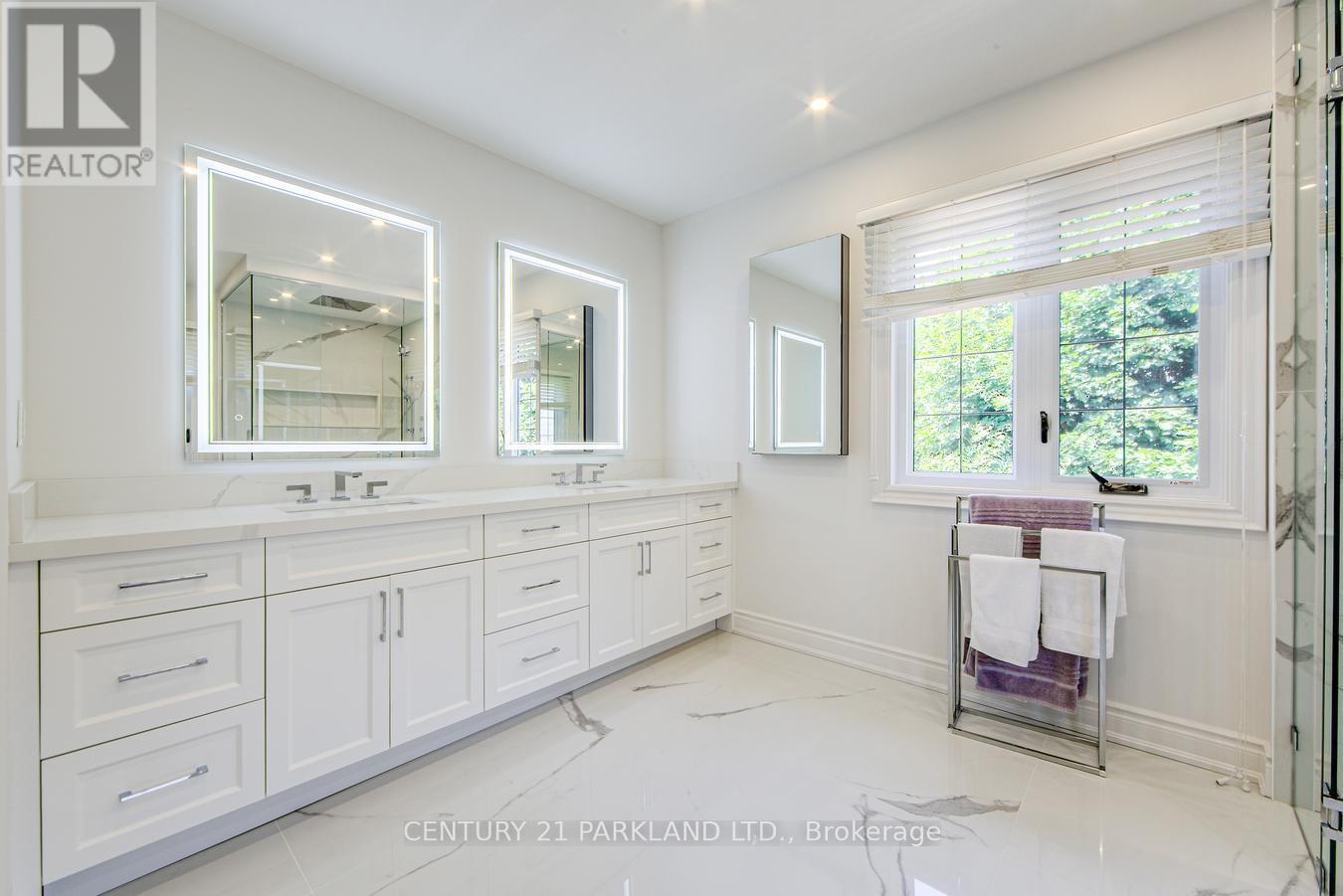 112 Strathearn Avenue, Richmond Hill, Ontario  L4B 2L2 - Photo 25 - N12301227