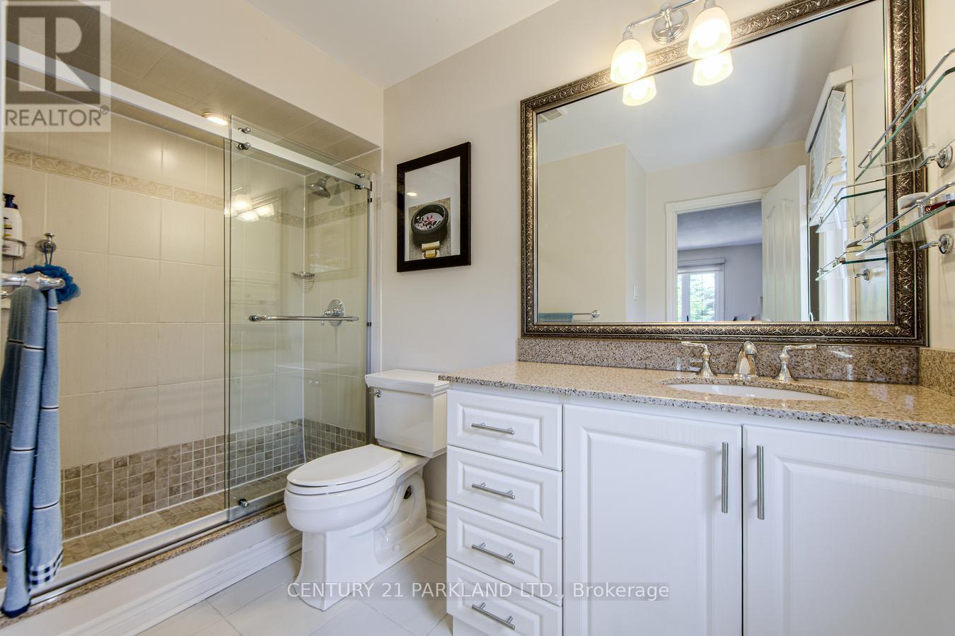 112 Strathearn Avenue, Richmond Hill, Ontario  L4B 2L2 - Photo 30 - N12301227