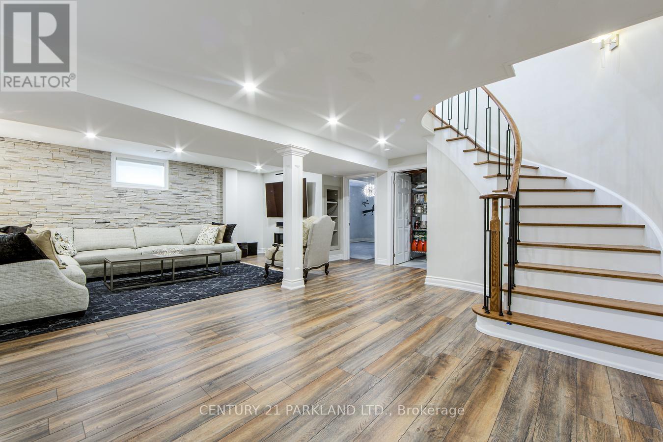 112 Strathearn Avenue, Richmond Hill, Ontario  L4B 2L2 - Photo 39 - N12301227