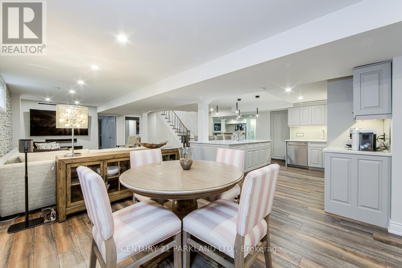 112 Strathearn Avenue, Richmond Hill, Ontario  L4B 2L2 - Photo 45 - N12301227