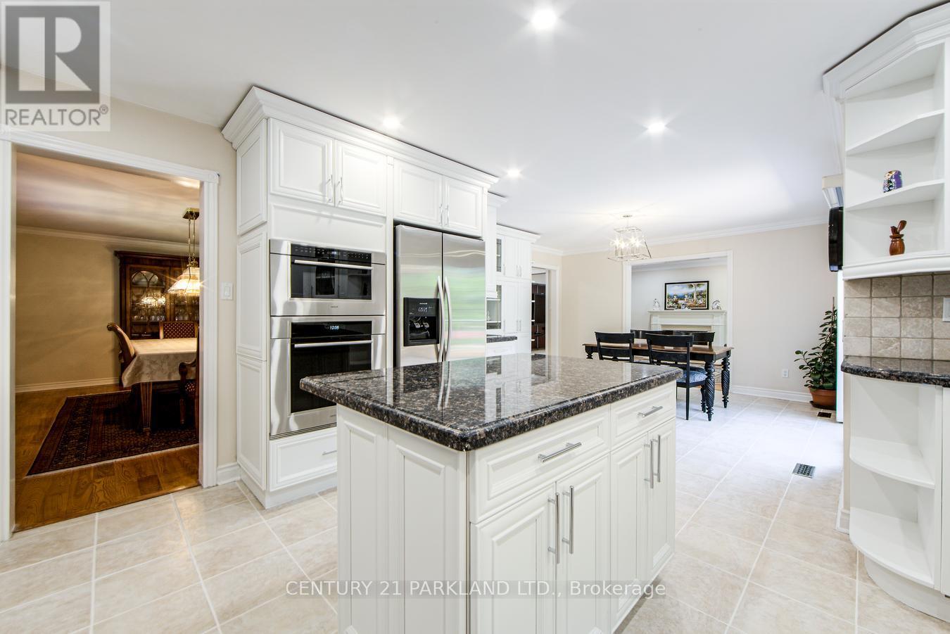 112 Strathearn Avenue, Richmond Hill, Ontario  L4B 2L2 - Photo 9 - N12301227