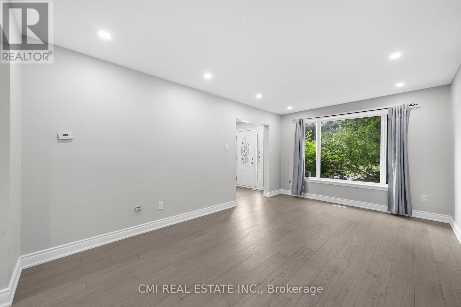 24 Fallingdale Crescent, Brampton, Ontario  L6T 3J3 - Photo 6 - W12301223
