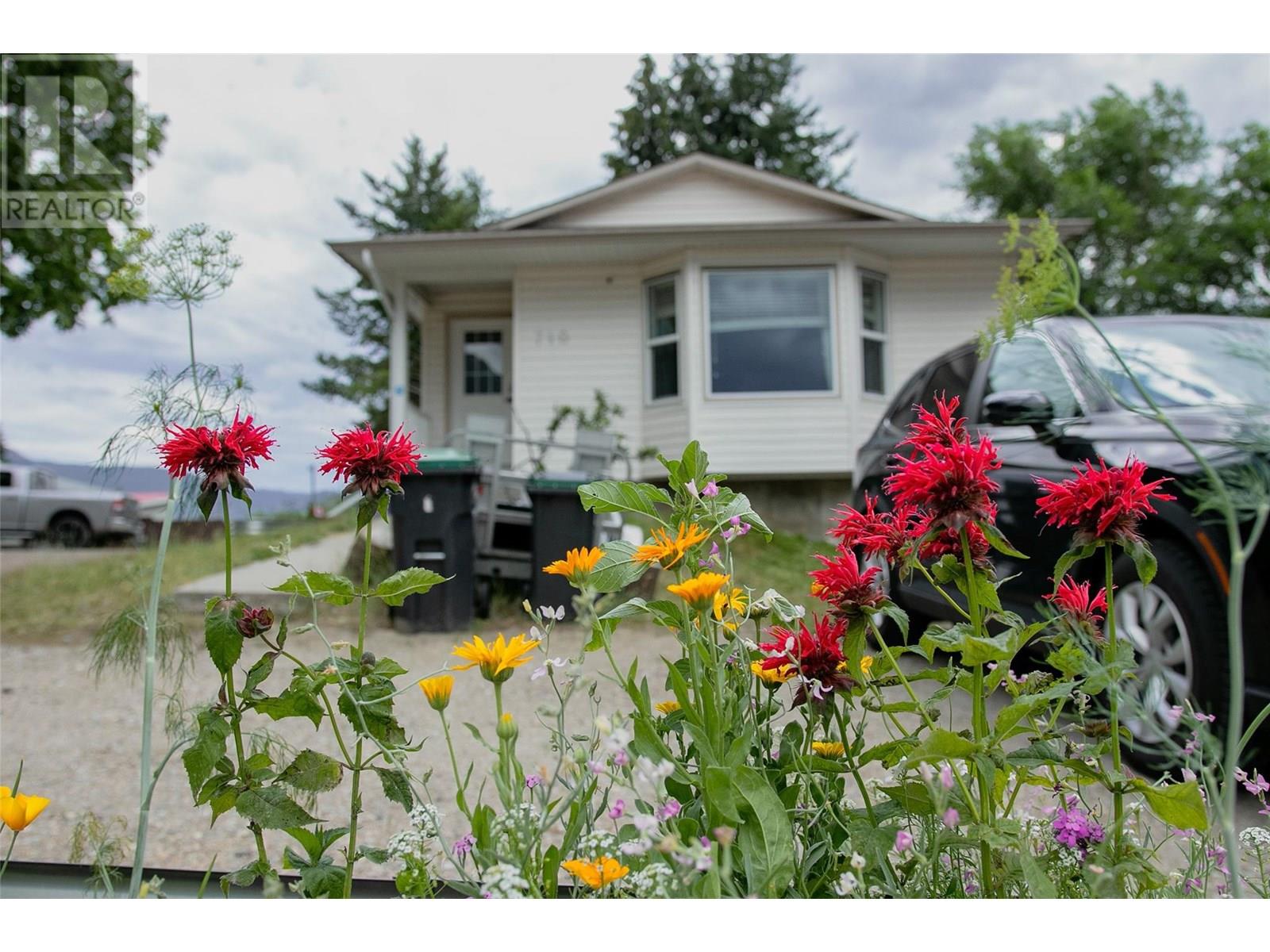 710 IVY Street, castlegar, British Columbia