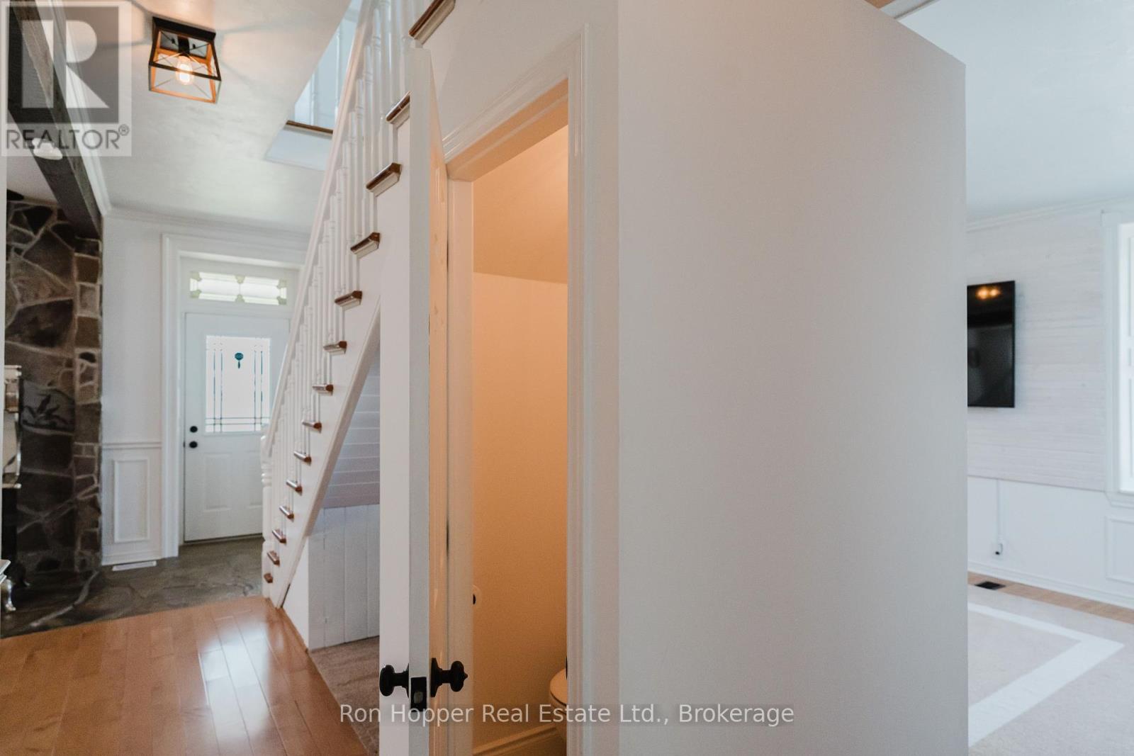 521145 12 Concession, West Grey, Ontario  N0G 1S0 - Photo 14 - X12301252