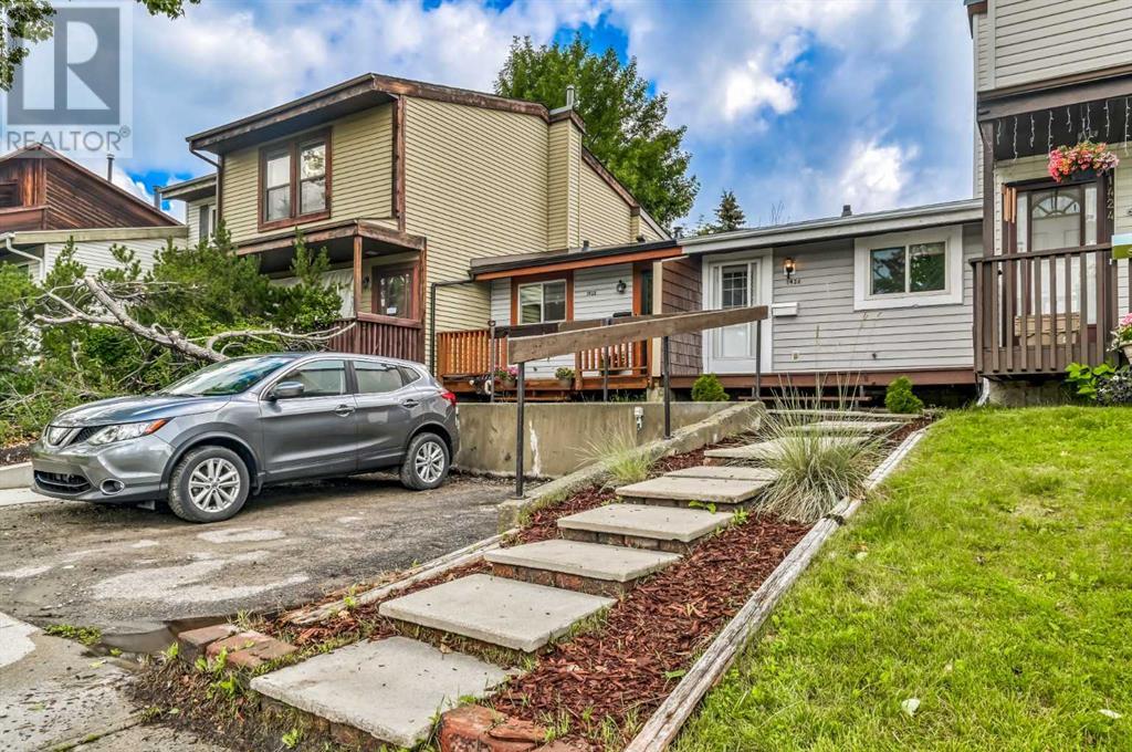 Property at 1426 Ranchlands Way NW image 3