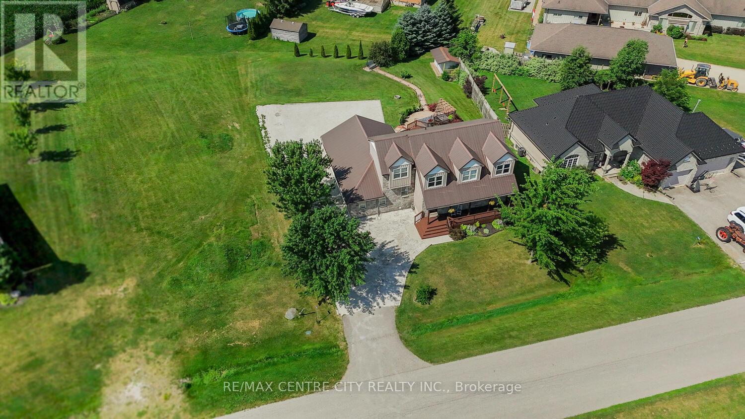 5623 Chriselle Place, Lucan Biddulph, Ontario  N0M 2J0 - Photo 28 - X12136647
