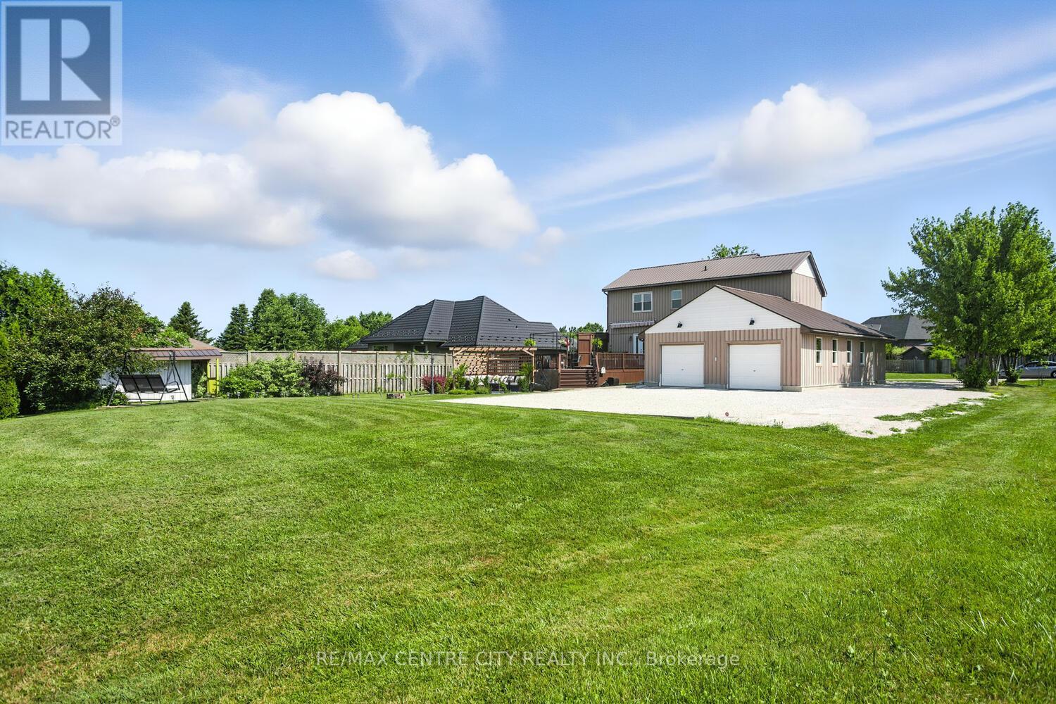 5623 Chriselle Place, Lucan Biddulph, Ontario  N0M 2J0 - Photo 36 - X12136647