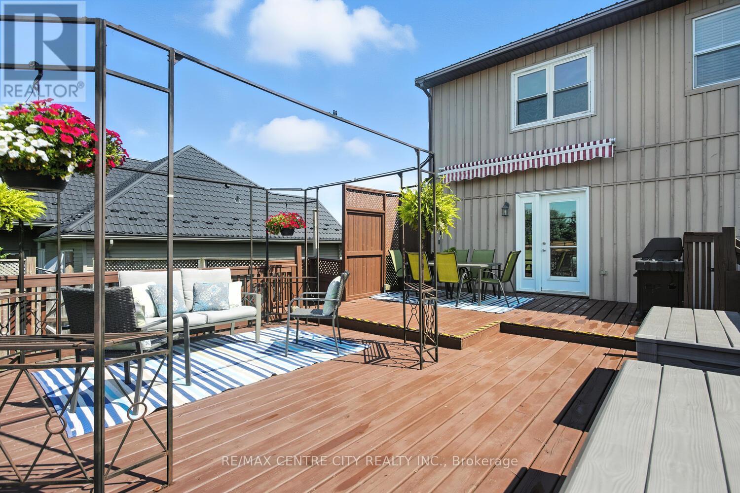 5623 Chriselle Place, Lucan Biddulph, Ontario  N0M 2J0 - Photo 43 - X12136647