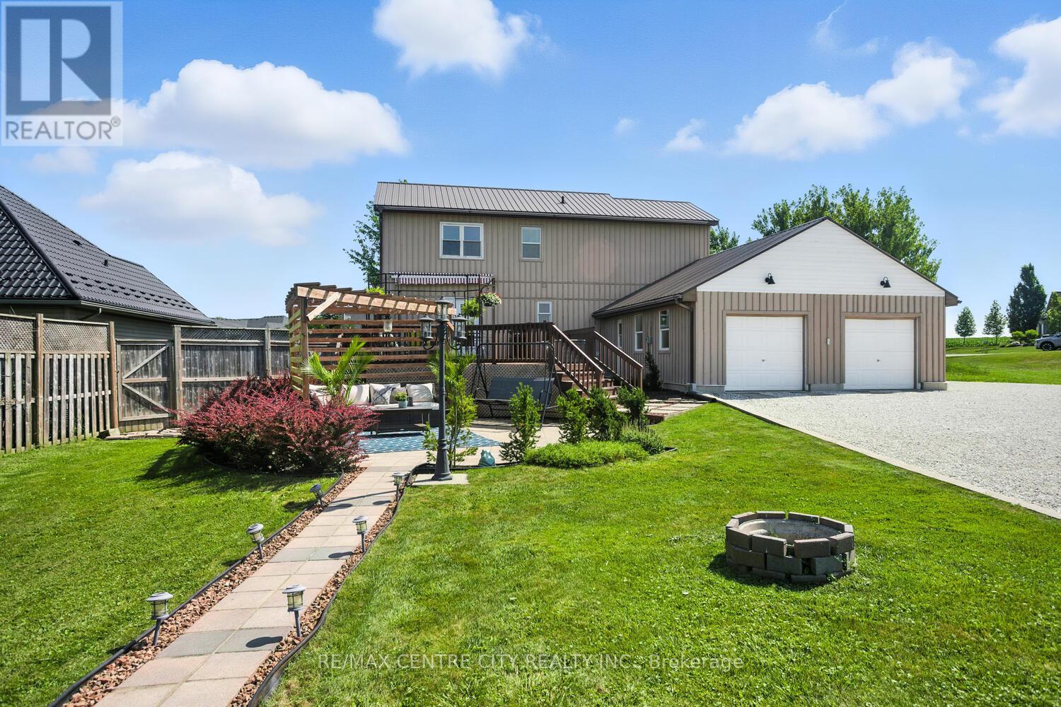 5623 Chriselle Place, Lucan Biddulph, Ontario  N0M 2J0 - Photo 39 - X12136647