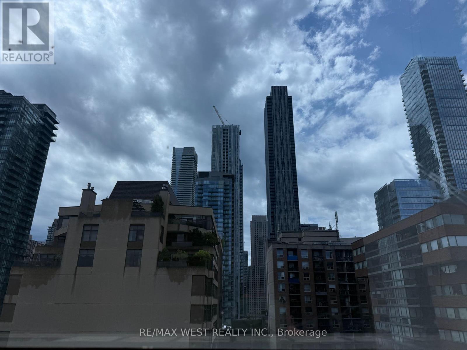 920 - 920 Yonge Street, Toronto, Ontario  M4W 3C7 - Photo 2 - C12301257