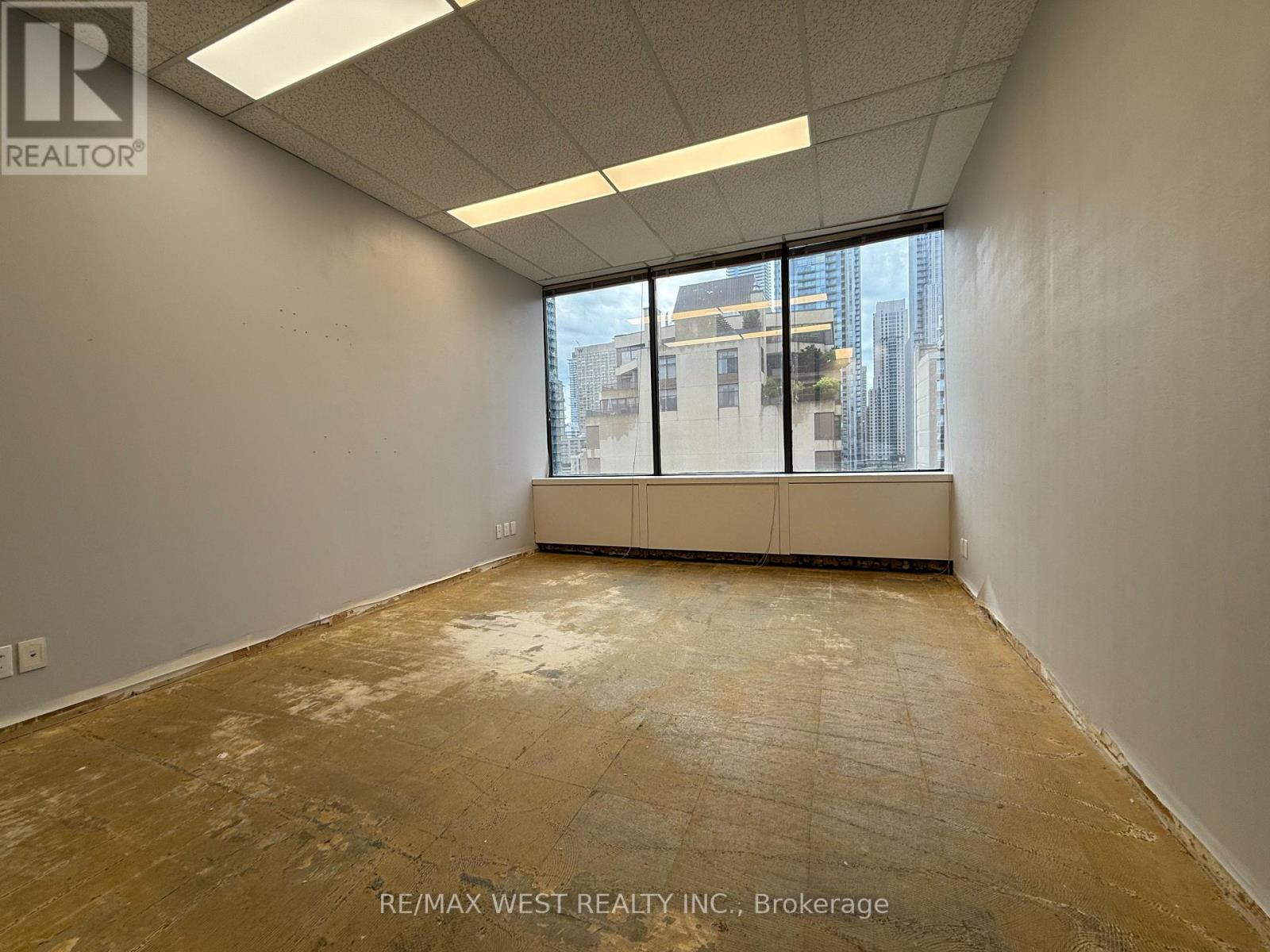 920 - 920 Yonge Street, Toronto, Ontario  M4W 3C7 - Photo 3 - C12301257