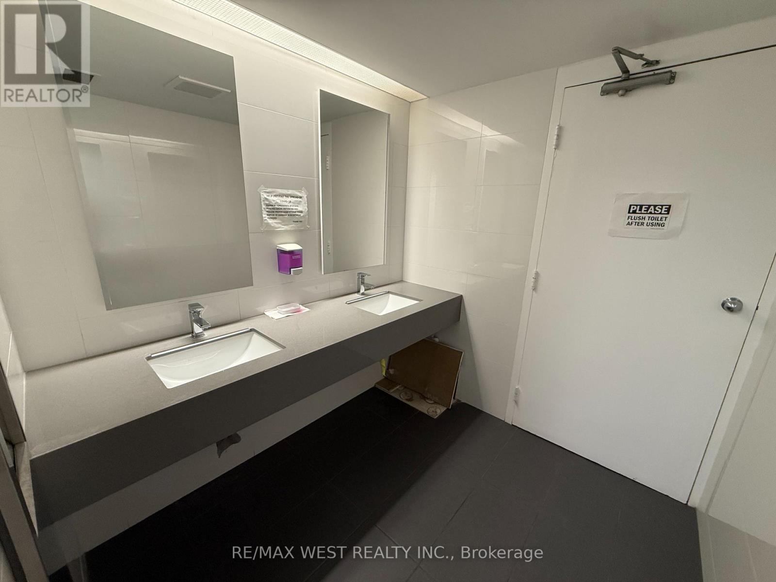 920 - 920 Yonge Street, Toronto, Ontario  M4W 3C7 - Photo 5 - C12301257