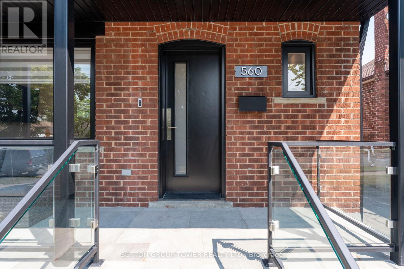 560 Glen Park Avenue, Toronto (Yorkdale-Glen Park), Ontario  M6B 2G5 - Photo 2 - W12269766