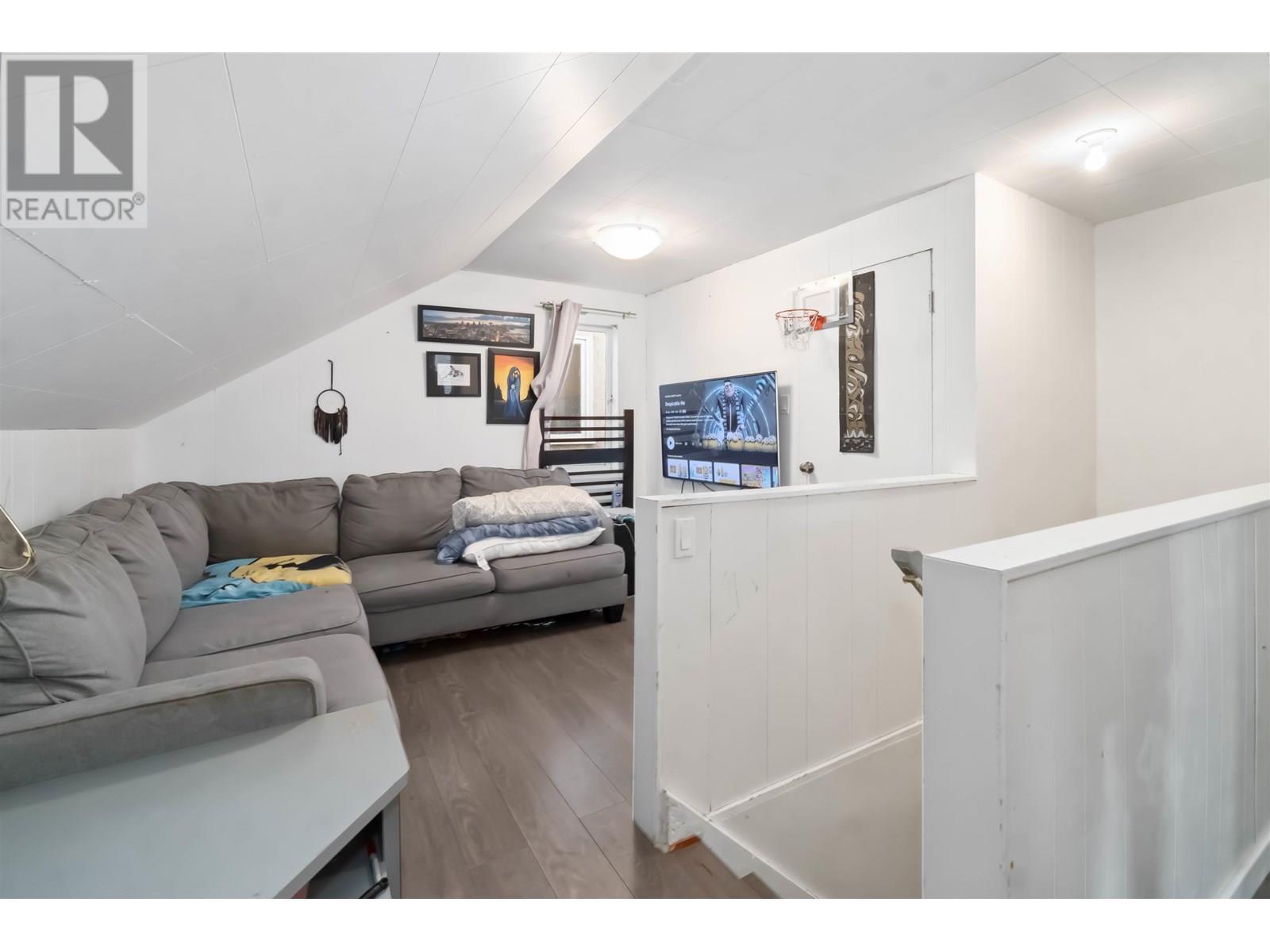5735 Earles Street, Vancouver, British Columbia  V5R 3S4 - Photo 10 - R3029712