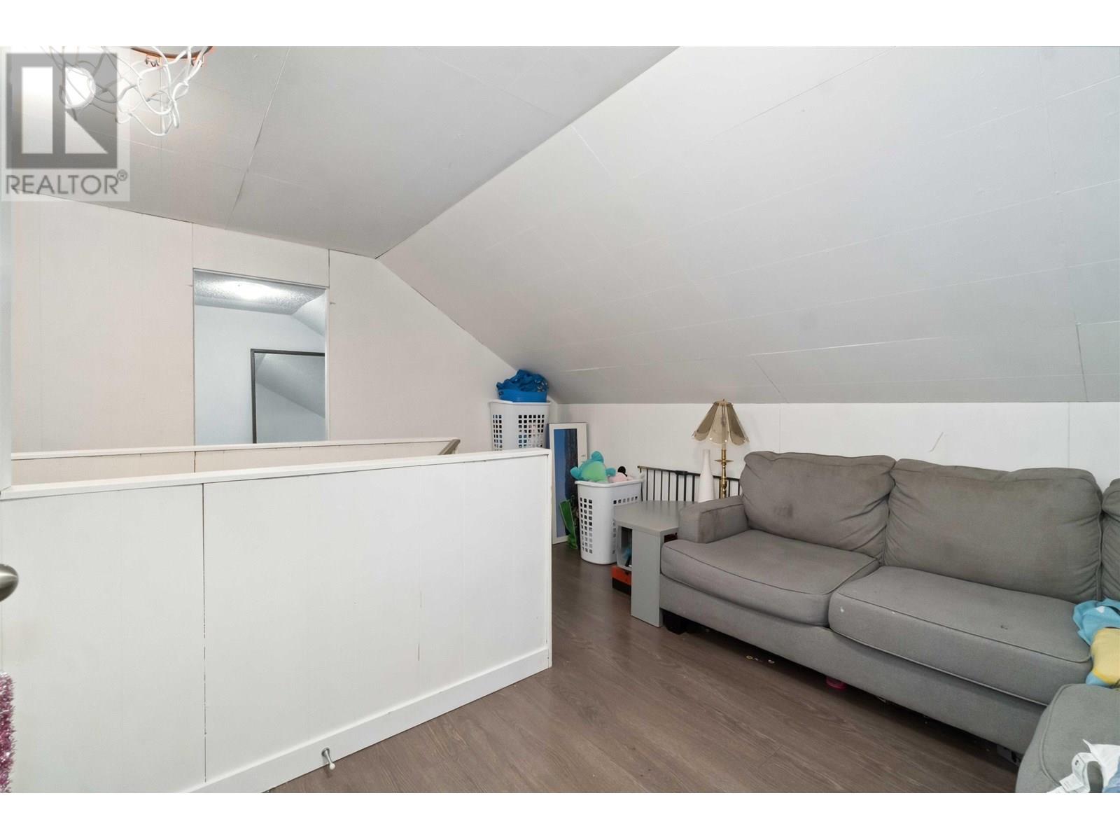 5735 Earles Street, Vancouver, British Columbia  V5R 3S4 - Photo 13 - R3029712