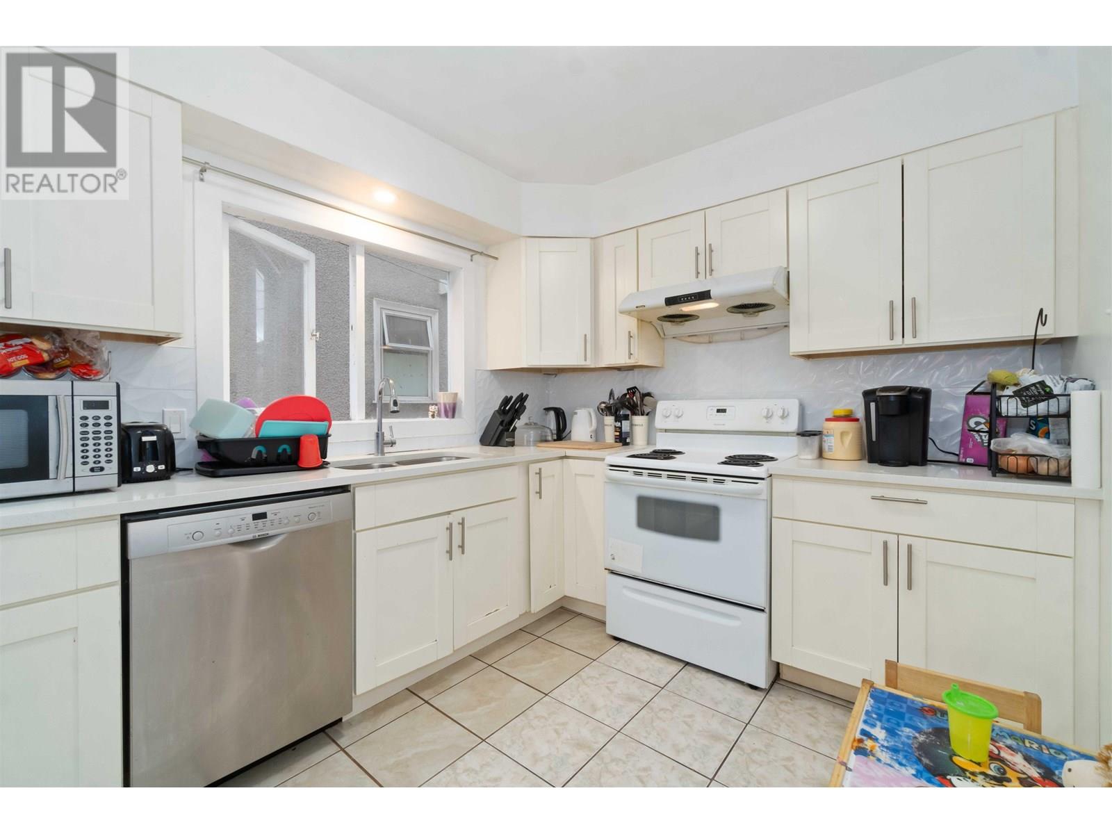 5735 Earles Street, Vancouver, British Columbia  V5R 3S4 - Photo 8 - R3029712