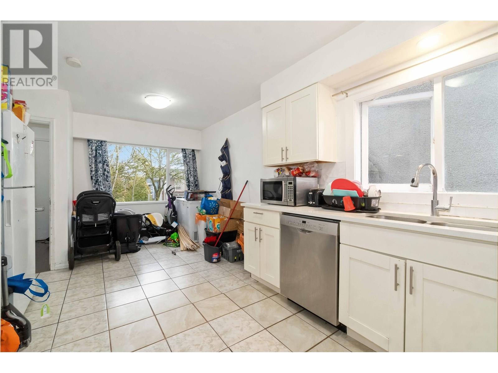 5735 Earles Street, Vancouver, British Columbia  V5R 3S4 - Photo 9 - R3029712