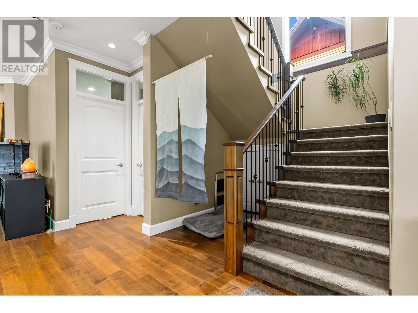 915 Thistle Place, Britannia Beach, British Columbia  V0N 1J0 - Photo 14 - R3029721