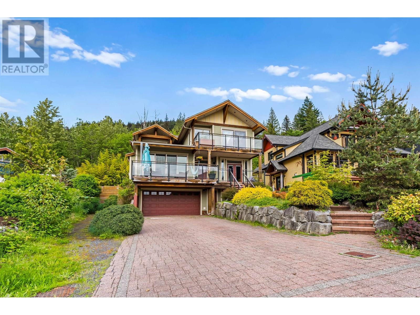 915 Thistle Place, Britannia Beach, British Columbia  V0N 1J0 - Photo 2 - R3029721