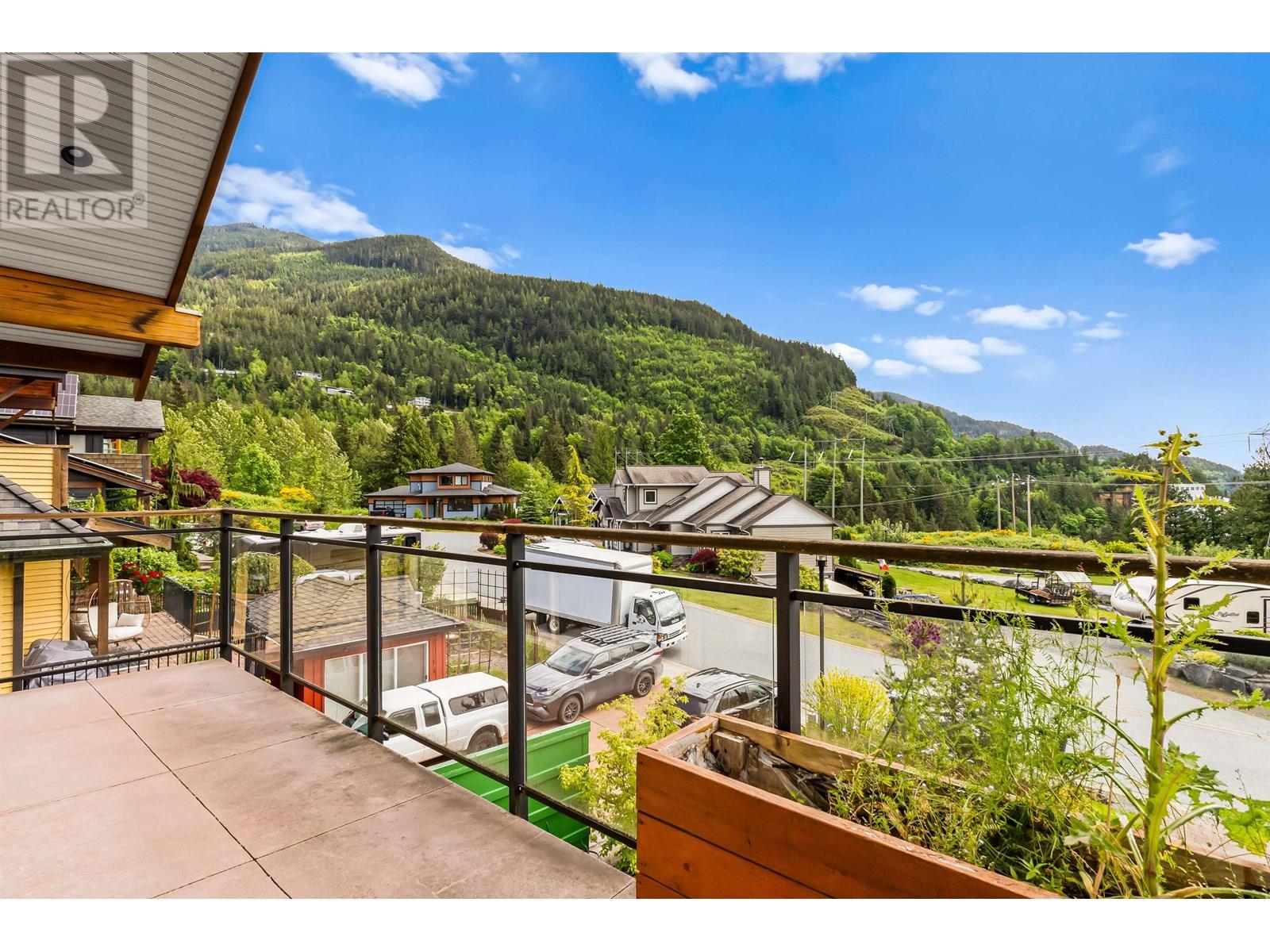 915 Thistle Place, Britannia Beach, British Columbia  V0N 1J0 - Photo 33 - R3029721